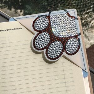 Diamond Art Paw Print Corner Bookmark, Neutral, Sparkly, Bling (SILVER/BLACK)